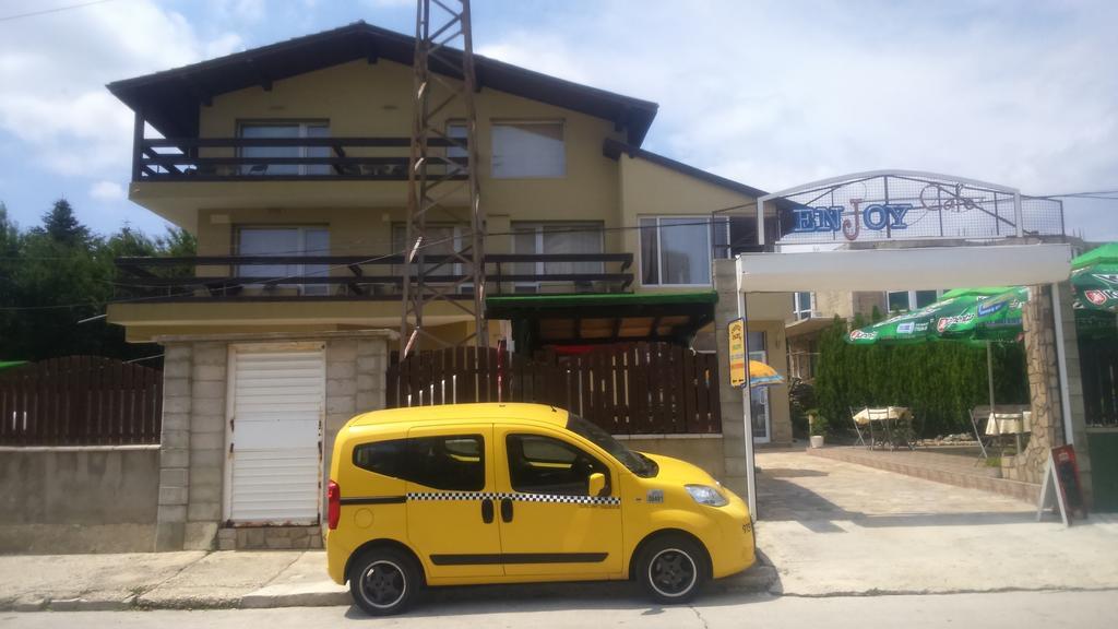 Enjoy Guest House Golden Sands Exteriör bild